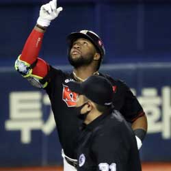 KBO MVP Candidate Mel Rojas Jr. to Take COVID-19 Test
